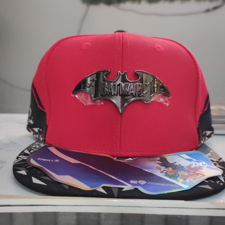 Gorra  roja de Batman  con Logo Plateado 